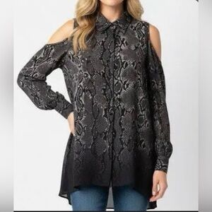 Chic Sleeveless Snake Print Blouse